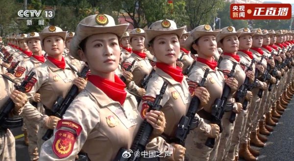 海通富配资 太飒了！女民兵方队让人眼前一亮